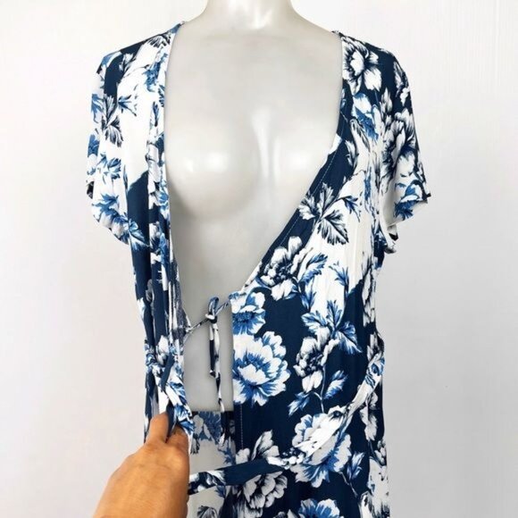 Vici Blue And White Floral wrap Maxi Dress V neck Small - Picture 7 of 12